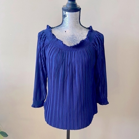 𝅺banana REPUBLIC Pleated Off Shoulder Blouse | Blue | Small NWT - Picture 3 of 9